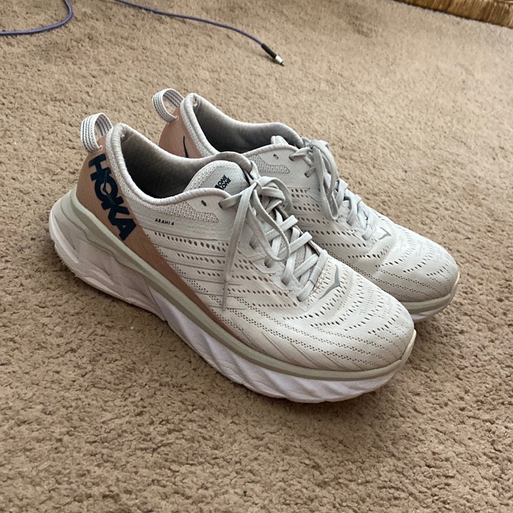 Hoka Arahi 4